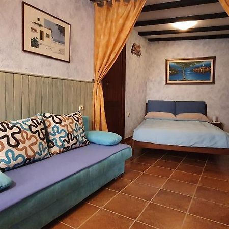 Studio Apartment Grisia Ровин Екстериор снимка