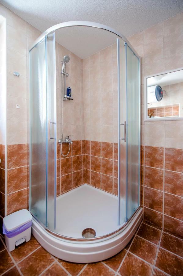 Studio Apartment Grisia Ровин Екстериор снимка