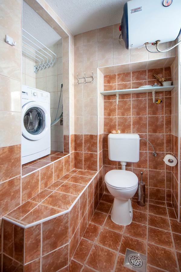 Studio Apartment Grisia Ровин Екстериор снимка